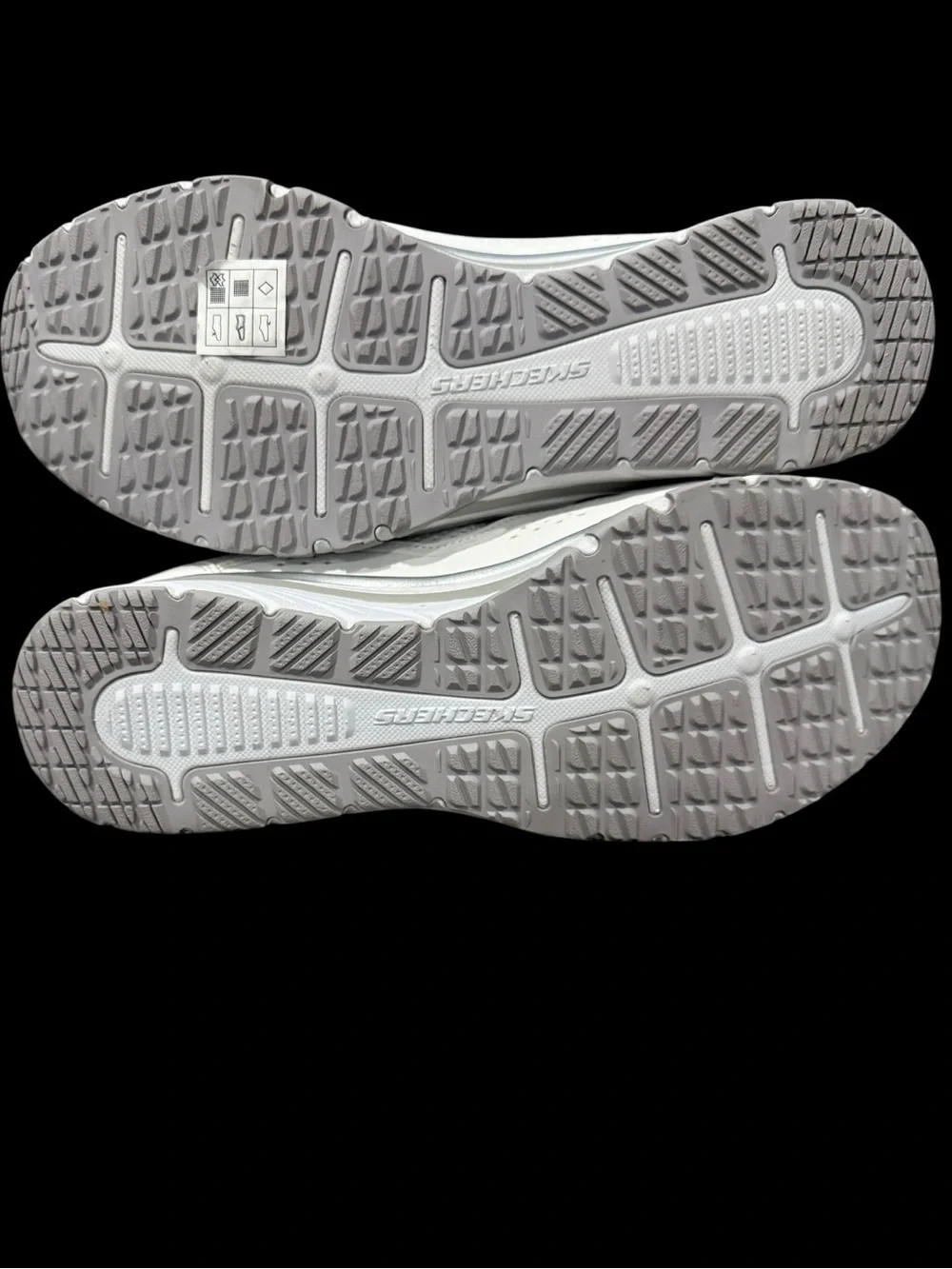 Skechers Women’s Air Cooled Memory Foam Low Top Sneakers, Size 8.5 Wide! New!